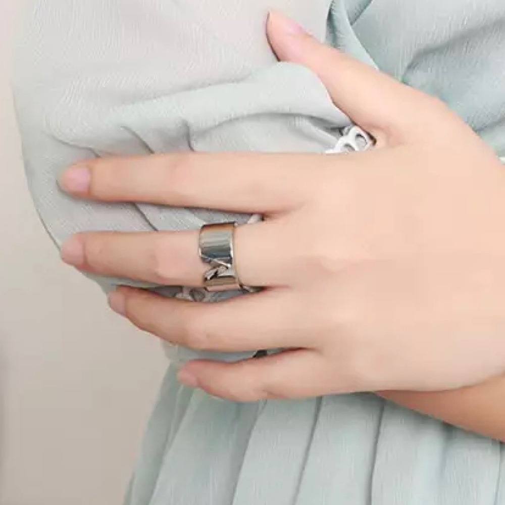 V Ring - Picture 2 of 2